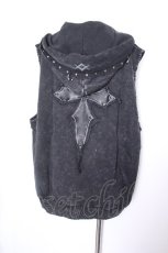 画像4: REFLEM / ピグメント加工クロスパッチ付きノースリーブパーカー  黒 S-26-10-01-027-PU-TO-HR-ZS (4)