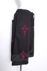 画像2: REFLEM / クロス総柄ラインストーンスウェットハーフパンツ  黒ｘ赤 S-26-10-01-060-PU-PA-HR-ZS (2)