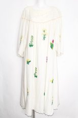 画像1: Cherir la femme / お花刺繍ワンピース M オフ S-26-10-08-1044-LO-OP-TE-ZS (1)