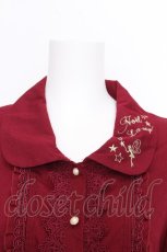 画像4: axes femme POETIQUE / ブローチ付フェアリー刺繍ブラウス  ワイン S-26-10-12-1011-AX-BL-AS-ZS (4)