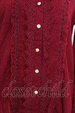 画像5: axes femme POETIQUE / ブローチ付フェアリー刺繍ブラウス  ワイン S-26-10-12-1011-AX-BL-AS-ZS (5)