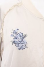 画像4: Fi.n.t / ローズアーチ刺繍サテンブルゾン  ベージュ S-26-10-12-1017-CA-JA-HR-ZS (4)