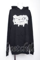 画像1: NieR Clothing / プリントフードプルオーバー  黒 S-26-10-19-039-PU-TO-HR-ZS (1)