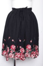 画像1: Jane Marple / 裾ローズ刺繍スカート  黒 S-26-10-19-057-JM-SK-AS-ZS (1)