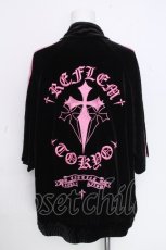 画像2: REFLEM / クロス刺繍半袖ベロアトラックジャケット  黒ｘピンク S-26-10-20-034-PU-JA-HR-ZS (2)