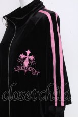 画像3: REFLEM / クロス刺繍半袖ベロアトラックジャケット  黒ｘピンク S-26-10-20-034-PU-JA-HR-ZS (3)