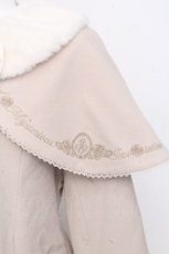 画像4: Amavel / 刺繍ケープ付きロングコート  ベージュ S-26-10-20-036-CA-CO-HR-ZS (4)