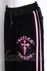 画像3: REFLEM / クロス刺繍ベロアパンツ  黒ｘピンク S-26-10-20-060-PU-CO-HR-ZS (3)