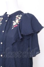 画像3: axes femme / ミックスフルーツ刺繍ブラウス  紺 S-26-10-28-002-AX-BL-HR-ZS (3)