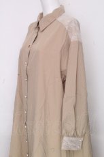画像3: axes femme / フィッシュテールシャツワンピース  ベージュ S-26-10-28-021-AX-OP-HR-ZS (3)