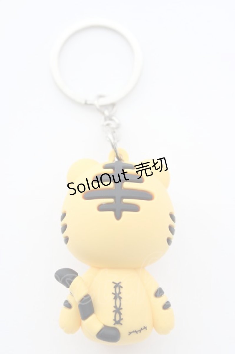 画像2: 【SALE】NieR CLOTHING / トラNieRちゃん3Dキーホルダー T-23-10-27-073-PU-ZA-IG-ZT575-F001 (2)