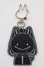 画像1: 【SALE】NieR CLOTHING / ラバーキーホルダー【モノクロ】 T-23-10-27-083-PU-ZA-IG-ZT575-F001 (1)