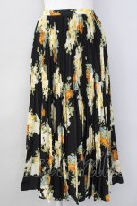 画像1: 【SALE】INGEBORG / フラワーブーケ柄プリーツシフォンスカート  黒Ｘ白Ｘ緑Ｘブラウン T-24-01-20-025-LO-SK-HD-ZT011 (1)