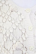 画像4: 【SALE】INGEBORG / カメリアポンポンニットカーディガン  アイボリー T-24-01-20-013-LO-TO-HD-ZT004 (4)