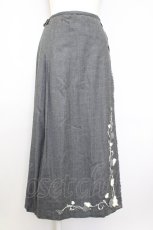 画像1: 【SALE】INGEBORG / ニットカメリア刺繍サイドベルトスカート  グレーＸ白 T-24-01-24-038-LO-SK-HD-ZT146 (1)