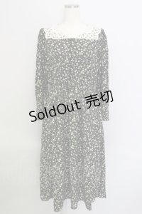 an another angelus / レース衿小花柄ロングワンピース  黒 T-24-02-06-052-CA-OP-HD-ZT226