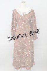 an another angelus / レース衿花柄ロングワンピース  ブラウン T-24-02-11-027-CA-OP-HD-ZT085