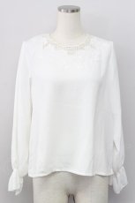 画像1: 【SALE】F&A / ローズカットワーク刺繍プルオーバーブラウス  白 T-24-02-14-044-LO-BL-HD-ZT159 (1)