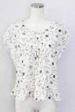 画像1: 【SALE】KANEKO ISAO / カメリアリボン半袖ブラウス  アイボリーＸ黒 T-24-02-18-001-EL-BL-HD-ZT355 (1)