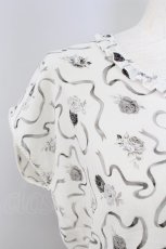 画像3: 【SALE】KANEKO ISAO / カメリアリボン半袖ブラウス  アイボリーＸ黒 T-24-02-18-001-EL-BL-HD-ZT355 (3)