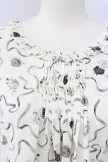 画像4: 【SALE】KANEKO ISAO / カメリアリボン半袖ブラウス  アイボリーＸ黒 T-24-02-18-001-EL-BL-HD-ZT355 (4)