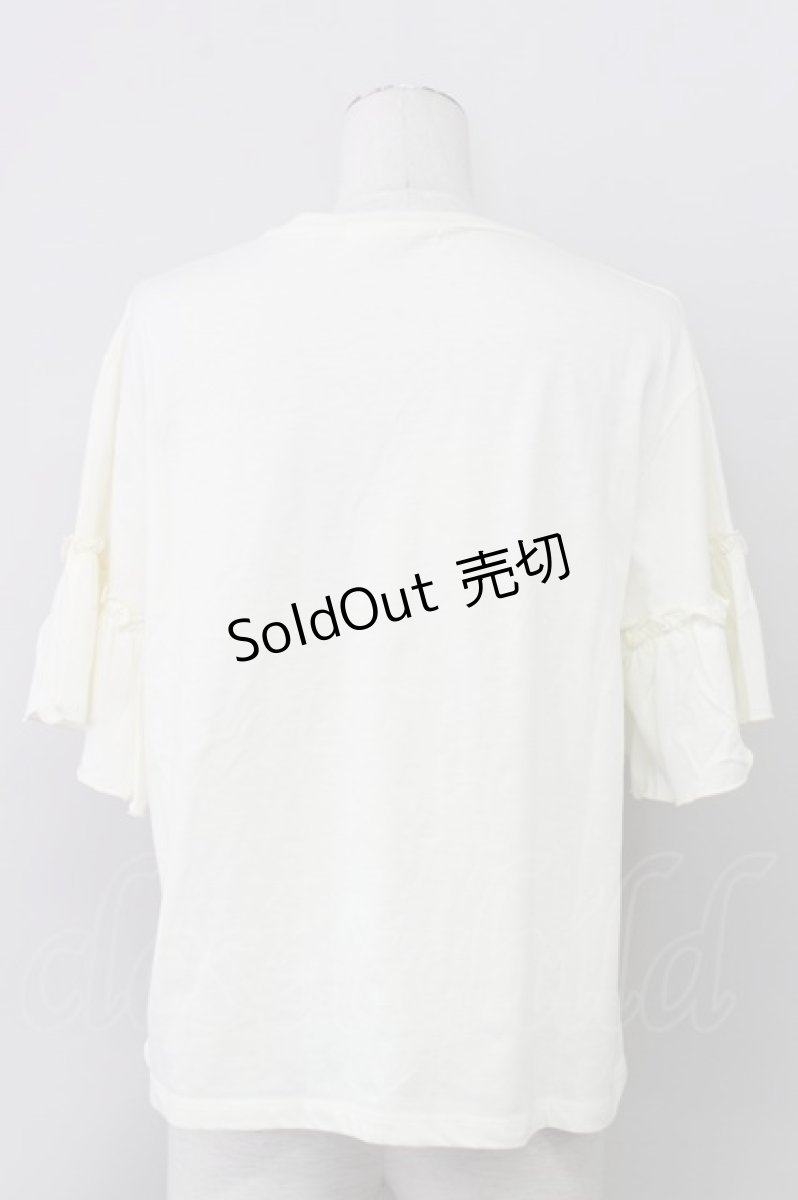 画像2: 【SALE】E hyphen world gallery PEACE / フリルスリーブカレッジプリントTシャツ  アイボリー T-24-03-19-028-LO-TO-IG-ZT414 (2)