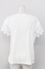 画像2: 【SALE】E hyphen world gallery PEACE / 袖ギザギザレースプルオーバー  シロ T-24-03-19-033-LO-TS-IG-ZT414 (2)