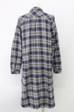 画像2: 【SALE】E hyphen world gallery / ネルシャツワンピース  カーキ×ネイビー T-24-03-19-040-LO-OP-IG-ZT415 (2)