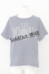 E hyphen world gallery PEACE / リメイク風カレッジプリントTシャツ  ネイビー T-24-03-19-008-LO-TS-IG-ZT413