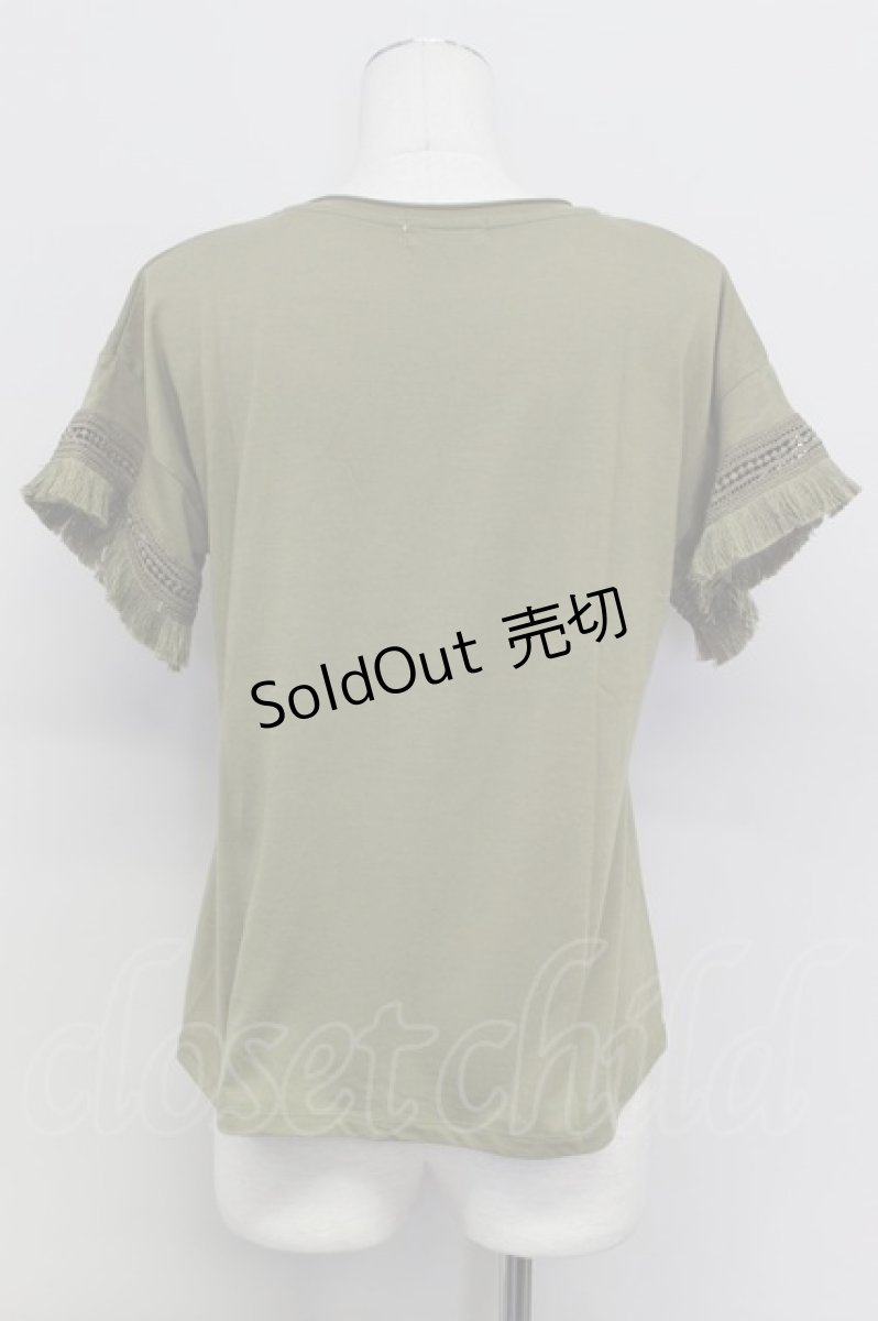 画像2: 【SALE】E hyphen world gallery PEACE / 袖フリンジプルオーバー  オリーブ T-24-03-21-015-LO-TO-IG-ZT127 (2)