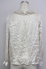画像2: 【SALE】Fi.n.t / プリーツ襟サテンブラウス  ベージュ T-24-12-02-009-CA-BL-SA-ZT347 (2)