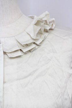 画像3: Fi.n.t / プリーツ襟サテンブラウス  ベージュ T-24-12-02-009-CA-BL-SA-ZT347