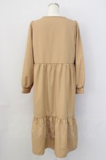 画像2: 【SALE】axes femme / キルティングブロッキングワンピース  ベージュ T-25-01-18-022-AX-OP-SA-ZT461 (2)