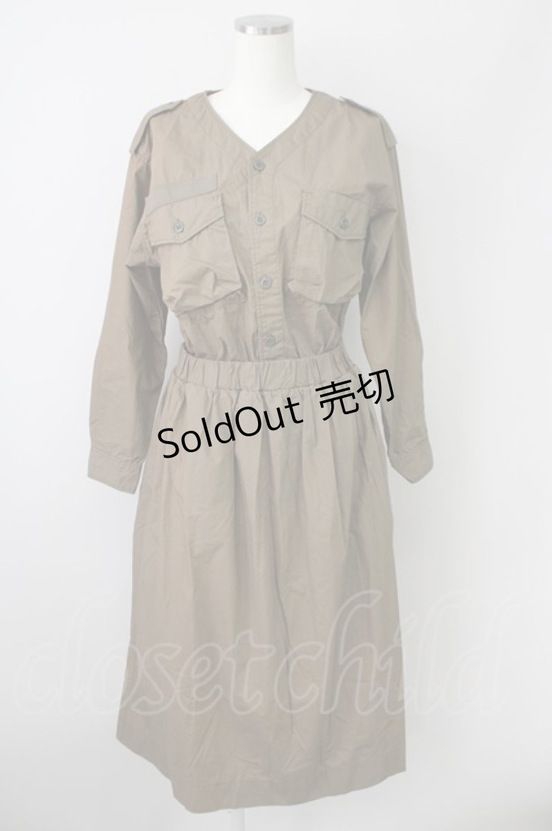 画像1: 【SALE】RNA / ミリタリーワンピース  カーキ T-25-01-26-022-PU-OP-SA-ZT192 (1)