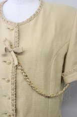 画像4: 【SALE】INGEBORG / チェーン付き半袖ノーカーラージャケット  ベージュ T-25-01-31-014-LO-JA-SA-ZT374 (4)