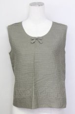 画像1: 【SALE】KANEKO ISAO / ピンタックストライプノースリーブブラウス  オリーブ T-25-02-23-015-EL-TO-SA-ZT219 (1)