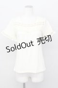 axes femme / 胸元袖レース半袖プルオーバー  アイボリー T-25-02-23-002-AX-TO-SA-ZT219