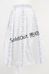 Fi.n.t / フルーツ刺繍ストライプスカート  ブルー T-25-03-14-027-CA-SK-SA-ZT