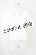 Fi.n.t / わすれな草刺繍ヨーク切替シャツ  白 T-25-03-14-006-CA-BL-SA-ZI
