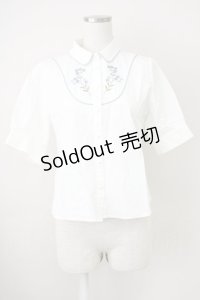 Fi.n.t / わすれな草刺繍ヨーク切替シャツ  白 T-25-03-14-006-CA-BL-SA-ZI