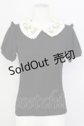 axes femme POETIQUE / フラワーリボン刺繍襟プルオーバー  黒Ｘアイボリー T-25-03-15-020-AX-TO-SA-ZT