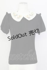 axes femme POETIQUE / フラワーリボン刺繍襟プルオーバー  黒Ｘアイボリー T-25-03-15-020-AX-TO-SA-ZT