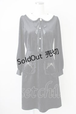 画像1: axes femme POETIQUE / ポケット刺繍ベロアワンピース  黒Ｘ白 T-25-03-17-020-AX-OP-SA-ZI