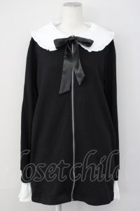 KRY CLOTHING / 「NUTOKUCHO」レースアップスリーブ襟リボンワンピ  ブラック×ホワイト T-25-03-20-014-EL-OP-SA-ZT001