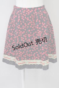 Franche Lippee / チェリー柄スカート  黒Ｘ赤 T-25-03-26-026-LO-SK-SA-ZI
