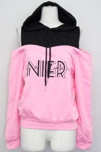 NieR Clothing / フード付きオフショルカットソー  ピンクＸ黒 T-25-03-26-008-PU-TO-SA-ZI
