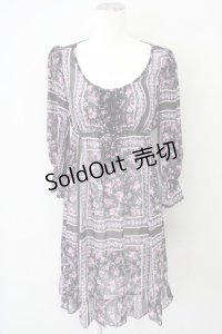 L'EST ROSE / バラスカーフ柄チュニックワンピース 2 ブラックX紫 T-25-03-26-017-LO-OP-SA-ZI
