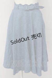 an another angelus / ベルト付デニム風スカラップスカート  ブルー T-25-03-30-023-CA-SK-SA-ZT