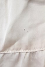 画像3: 【SALE】F i.n.t / 襟レタリングサテンブラウス  ベージュ T-25-03-30-004-CA-BL-SA-ZT089 (3)