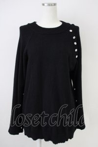 axes femme / アソート釦付スリット袖ニット  黒 T-25-04-21-018-AX-TO-SA-ZI